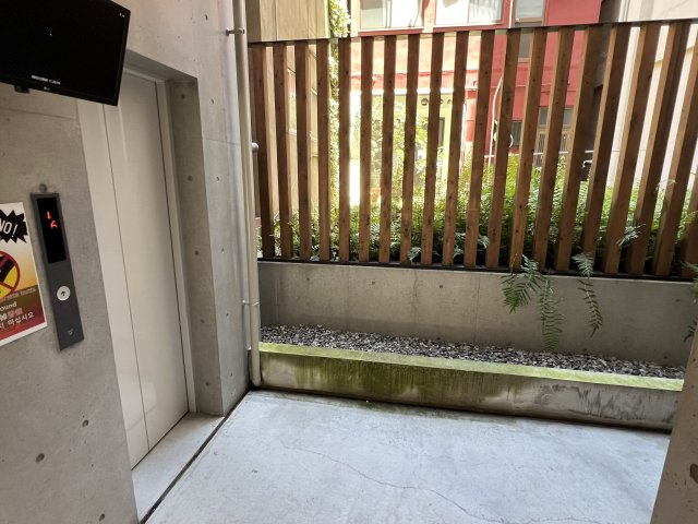 大阪市中央区上町１丁目の店舗事務所のロビー