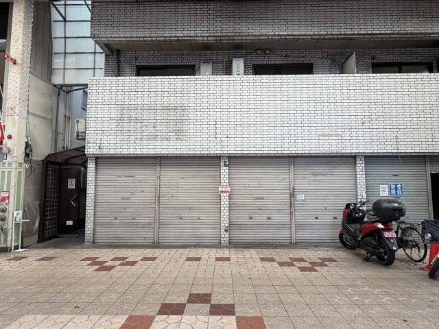 アドネスビル店舗の外観