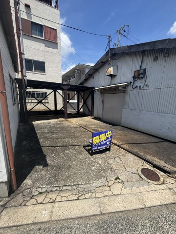 東鴻池町１丁目貸倉庫の駐車場