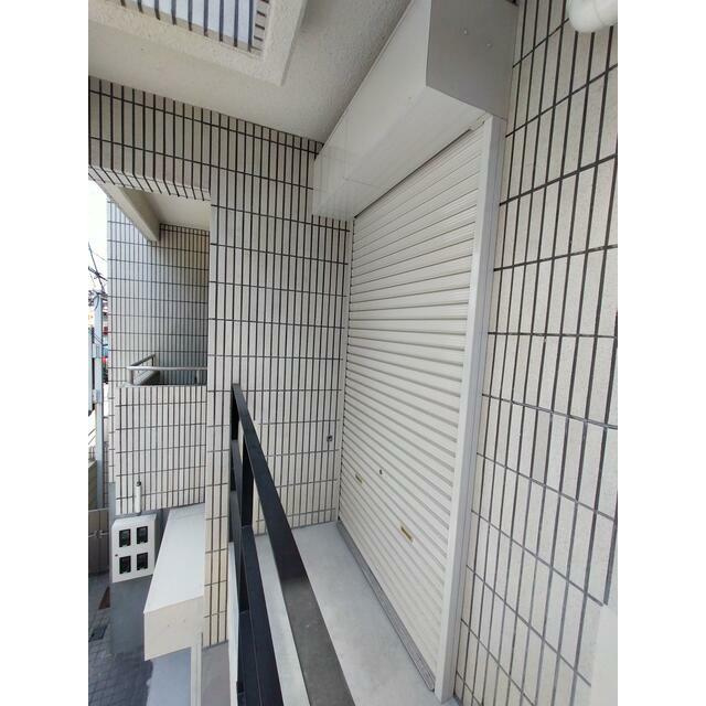 クリエイトビルのエントランス