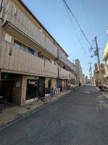 西郷マンション東棟の外観