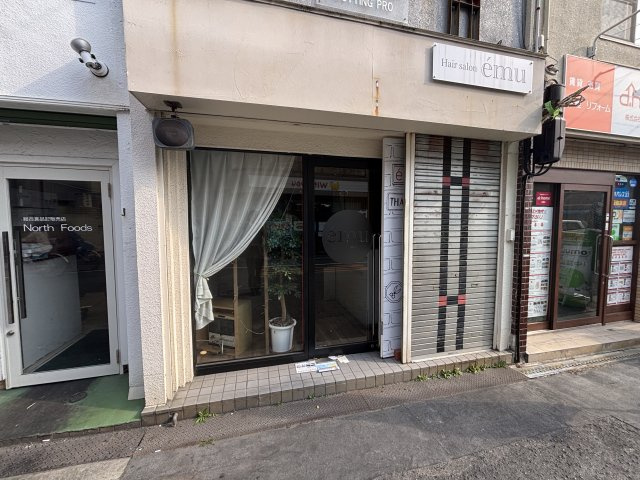 八尾市北本町１丁目の住宅付店舗戸建のエントランス