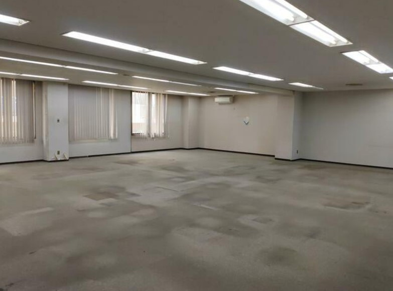 進和ビルディングの駐車場