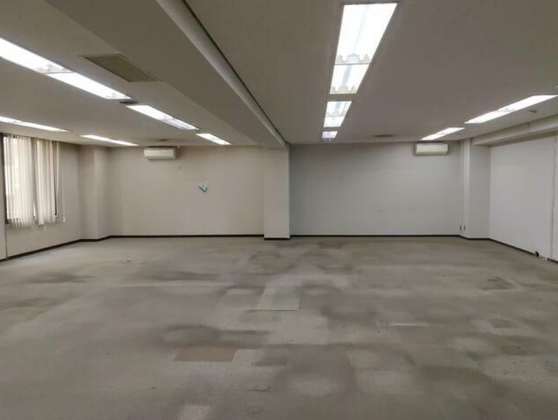 進和ビルディングの駐車場