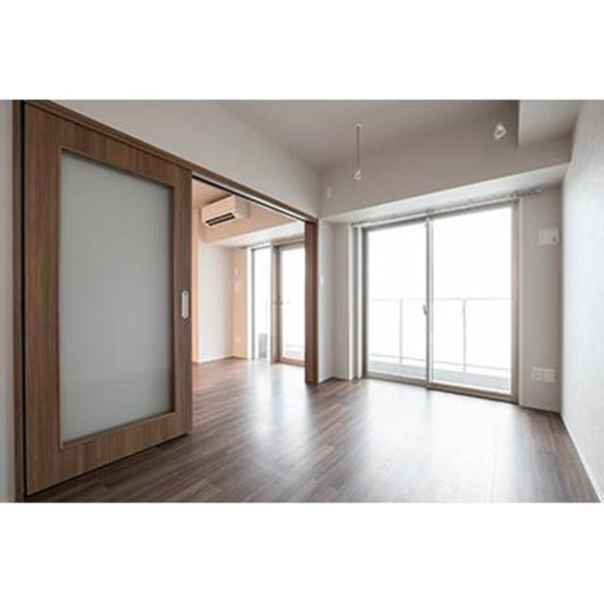 【居間・リビング】 | ※写真は同タイプ住戸です。