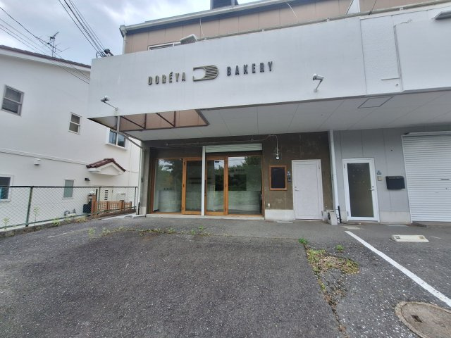 富田林市梅の里　店舗付住宅の駐車場