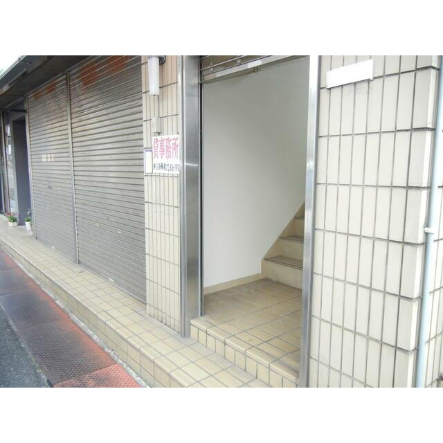 東大阪市箱殿町の店舗事務所のエントランス