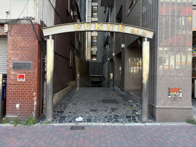 FUKUE BLDのエントランス