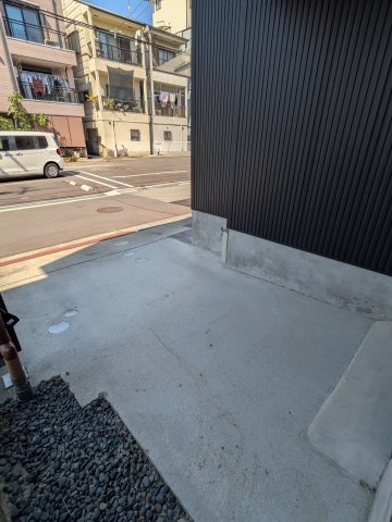摂津市別府　倉庫兼事務所の駐車場