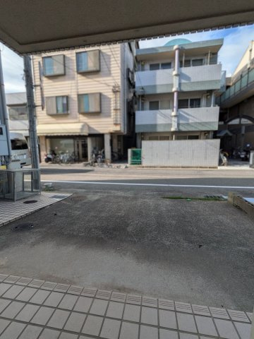 尼崎市西難波町４丁目の店舗事務所の駐車場