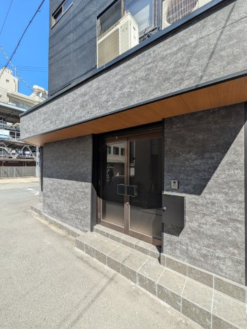 コスモ天満ビルのエントランス