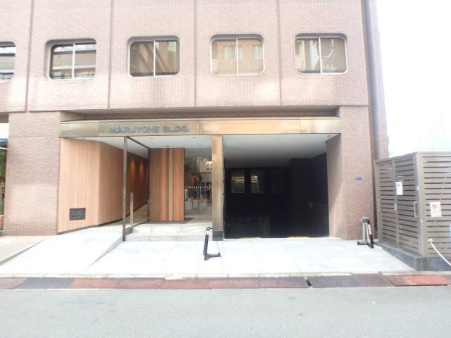 大阪市中央区博労町４丁目の事務所のエントランス