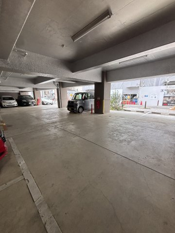 フレアコート京橋の駐車場