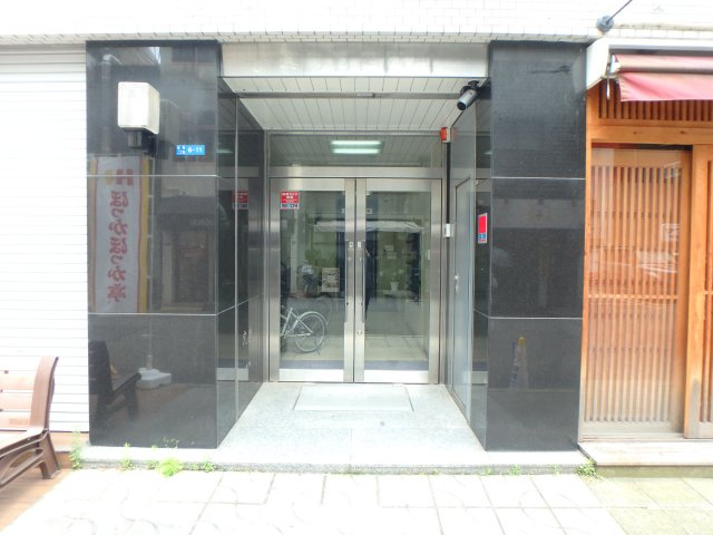 大阪市中央区瓦町２丁目の事務所のエントランス