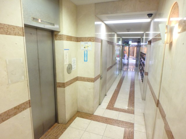 大阪市浪速区難波中１丁目の店舗事務所のロビー