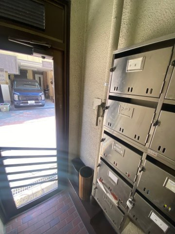 シャルム緑橋のエントランス