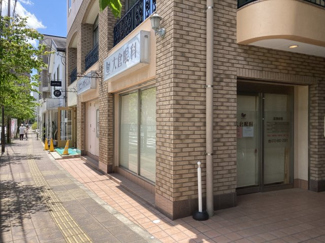 高槻市神内２丁目の店舗事務所のエントランス