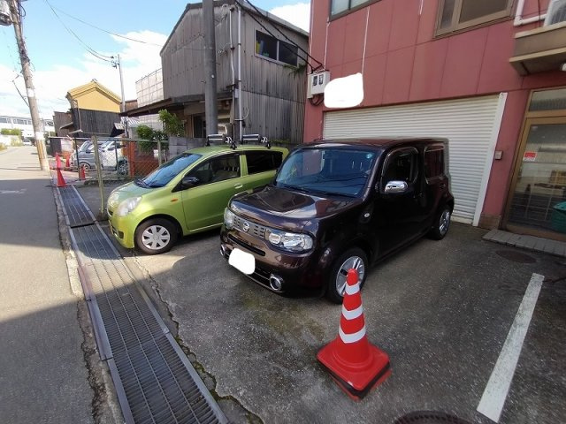豊中市勝部１丁目の事務所の駐車場