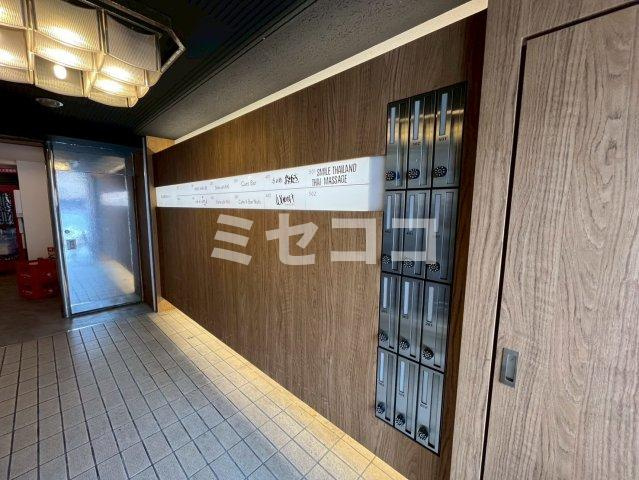 新道頓堀ビル　BRAVI不動産のロビー|【新道頓堀ビル】