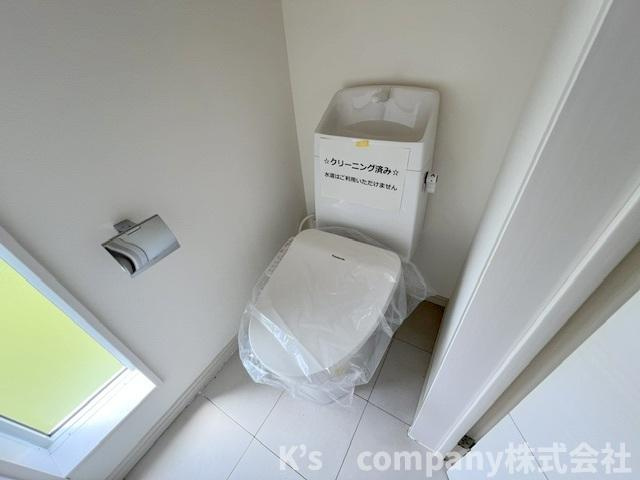 茅ヶ崎市東海岸南3丁目　中古戸建のトイレ|自然光が入るトイレ◇換気もしやすいです◇