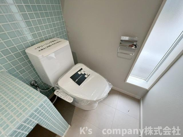 茅ヶ崎市東海岸南3丁目　中古戸建のトイレ|脱衣スペースにあるトイレ◇
