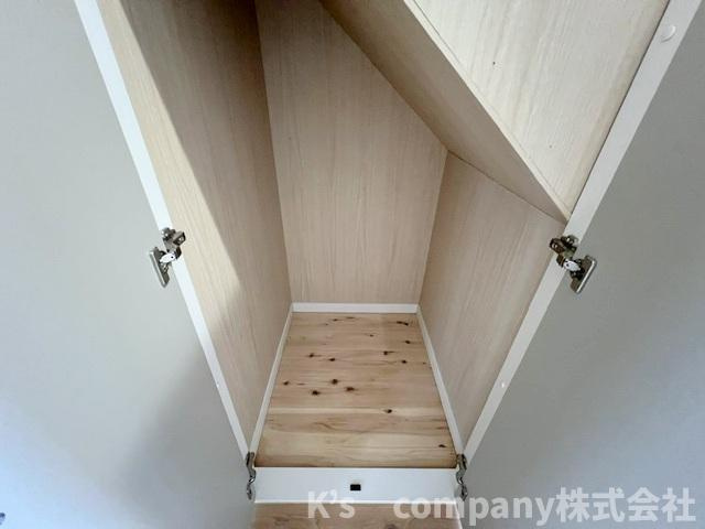 茅ヶ崎市東海岸南3丁目　中古戸建の収納|階段下収納◇