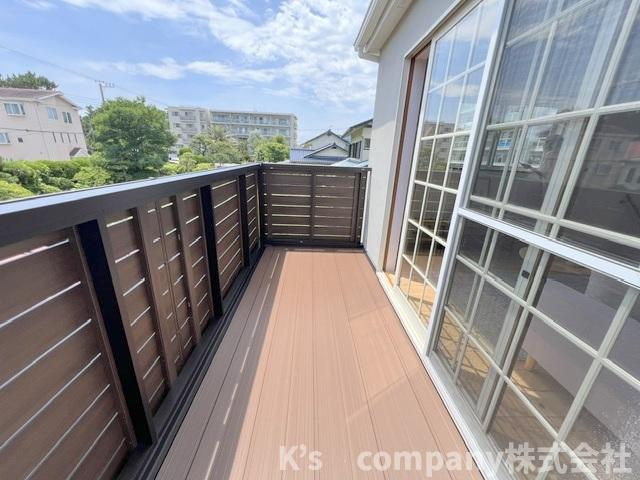 茅ヶ崎市東海岸南3丁目　中古戸建のバルコニー|リビングの正面にある、ゆとりのある広さのバルコニー☆