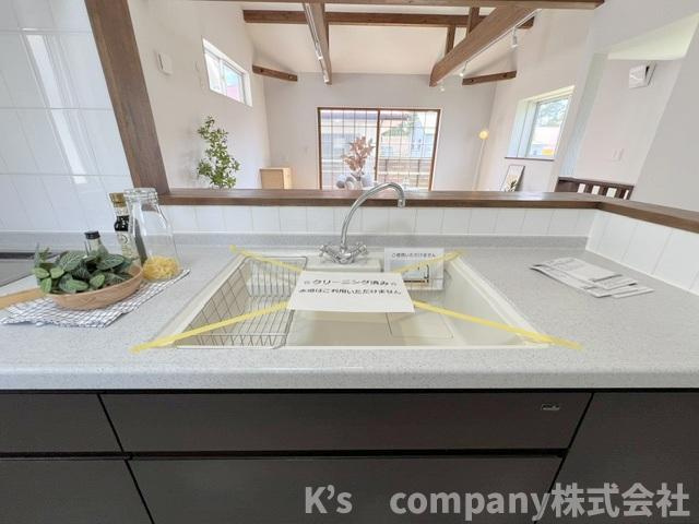 茅ヶ崎市東海岸南3丁目　中古戸建のキッチン|人造大理石のおしゃれなシンク◇