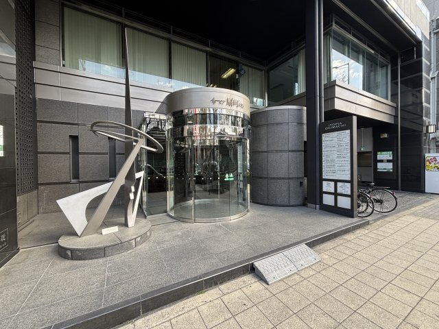 イトーピア扇町ビルのエントランス