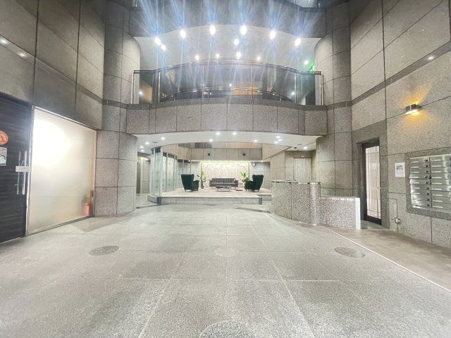 アリビオ上本町のエントランス