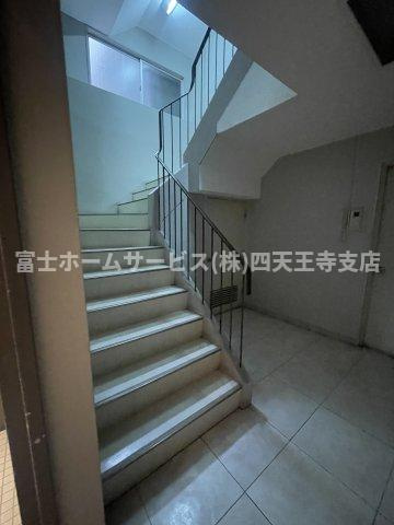 立誠社ビルのロビー