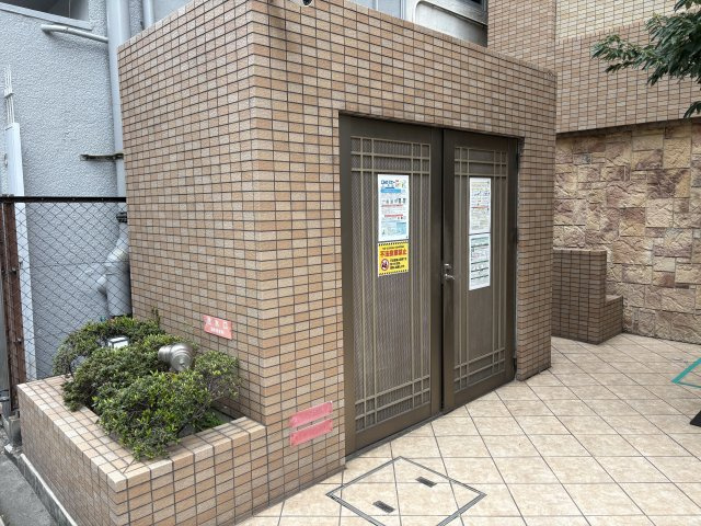 アヴァンセクール西天満5丁目のエントランス
