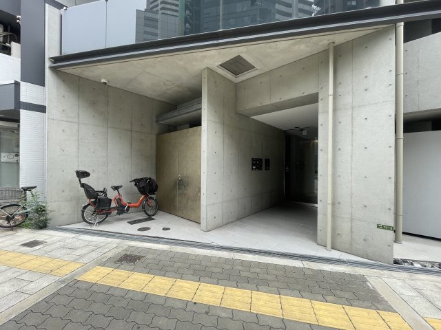 アクアスイート南森町のエントランス