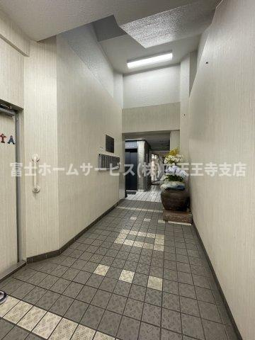 平野町シバタビルのロビー