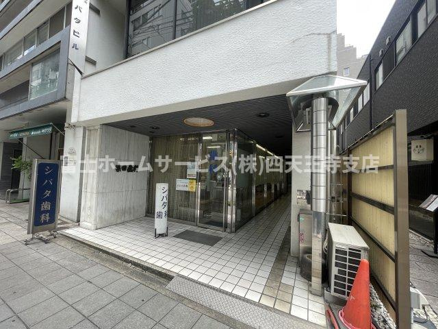 平野町シバタビルのエントランス