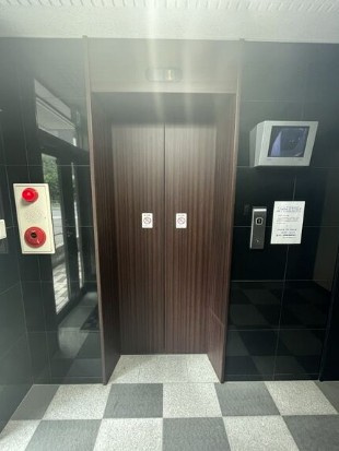 大阪市北区中津６丁目の店舗事務所のエントランス