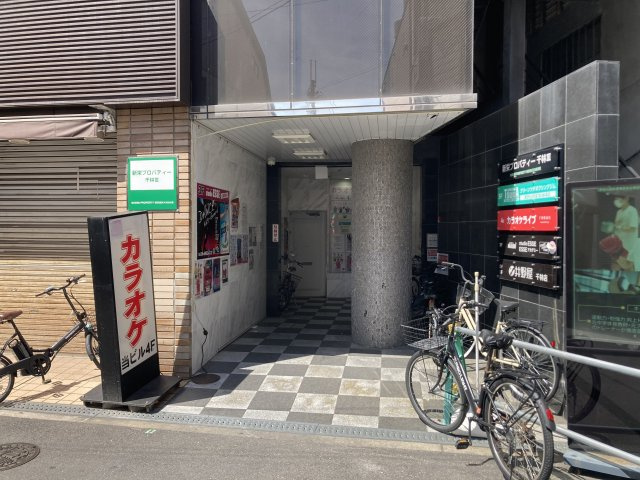 大阪市旭区清水３丁目の店舗事務所のエントランス