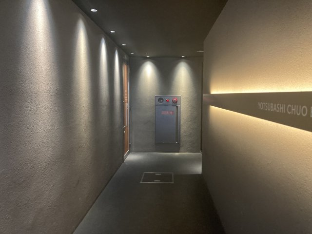 四ツ橋中央ビルのロビー