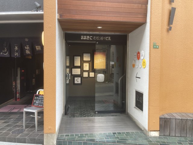 大阪市北区西天満４丁目の店舗事務所のエントランス