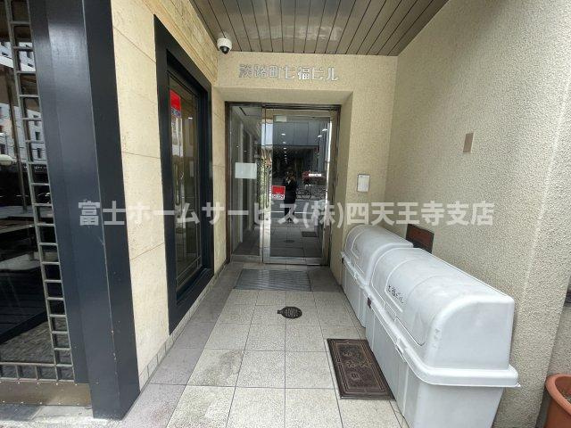淡路町七福ビルのエントランス