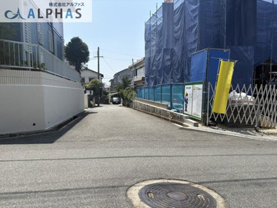 【前面道路含む現地写真】 | 三木市志染町中自由が丘三丁目　新築戸建 | ■南側道路、幅員約4.7ｍ♪