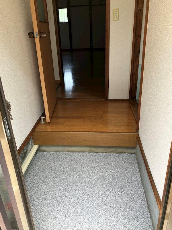 榎本貸家の玄関