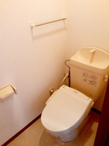 コンパクトで使いやすいトイレです