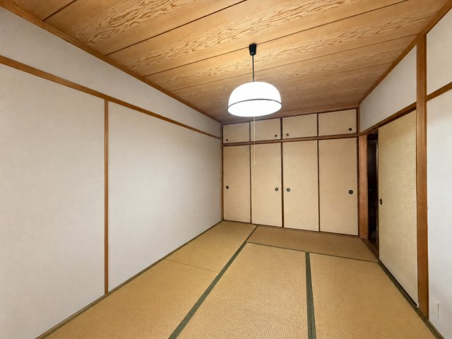 久我御旅町の和室|畳のぬくもりを感じながら、読書やお昼寝などゆったりとした時間を過ごせます。※本画像は実際の写真にCG加工を加えたもので、実際の室内状況とは異なります。室内（2026年7月）撮影