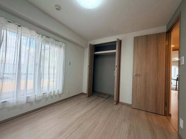 グランコート立川柏町のエントランス|住む人や訪れる人を心地よく迎え入れてくれるエントランス。ゆとりを感じさせる明るい空間を演出！