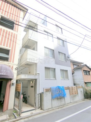 MINAMI－KAMATA RESIDENCEミナミカマタレジデンスの外観|2010年7月築　RC鉄筋コンクリート造地上4階建て地下1階建て総戸数12戸
東京都大田区南蒲田1丁目　京浜急行本線京急蒲田駅徒歩6分、京急空港線糀谷駅徒歩4分