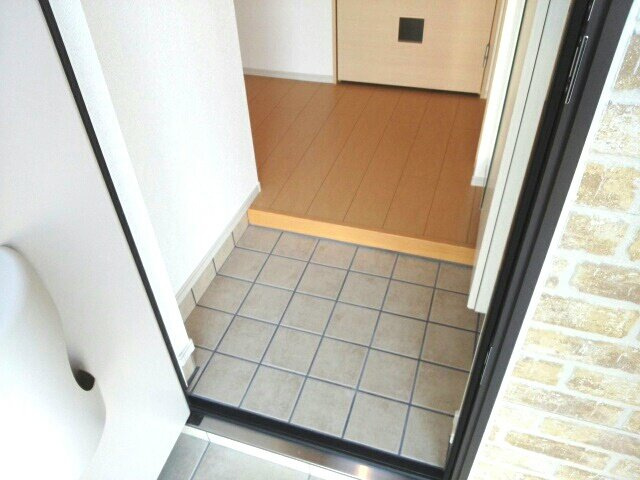 毎日通る玄関はこちらです