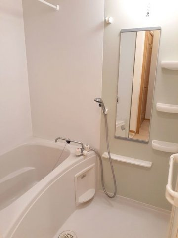 コンパクトで使いやすいお風呂です