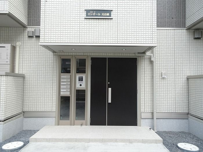 ロンオール元白銀のエントランス|落ち着いたエントランスです