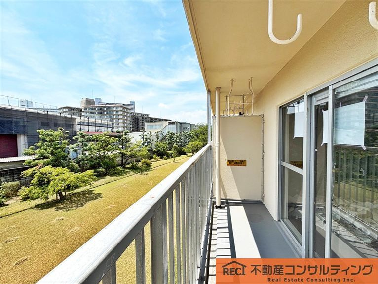 上田東町住宅3号棟のバルコニー